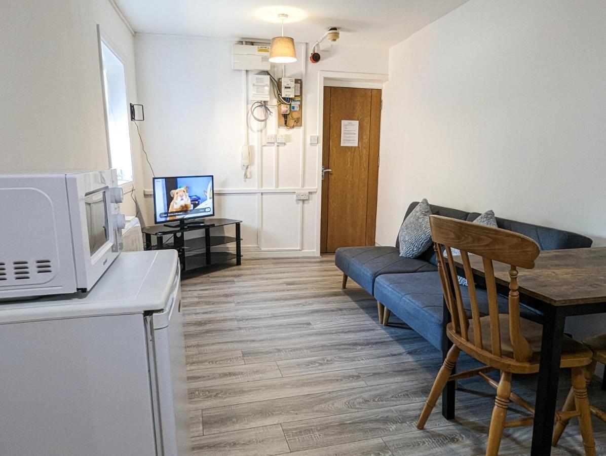 Cozy Central Apartments - With Private Kitchens & Bathrooms Portsmouth Extérieur photo