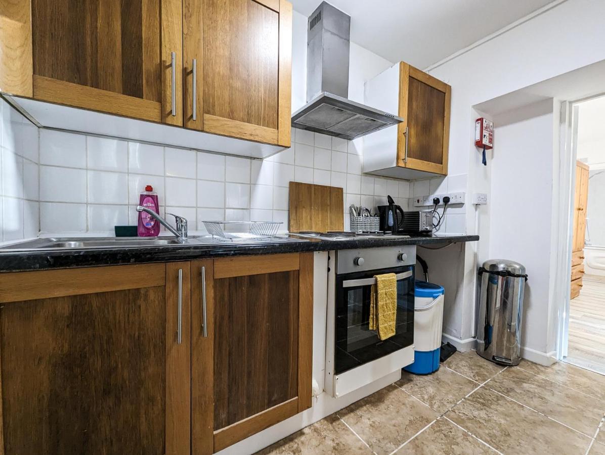 Cozy Central Apartments - With Private Kitchens & Bathrooms Portsmouth Extérieur photo
