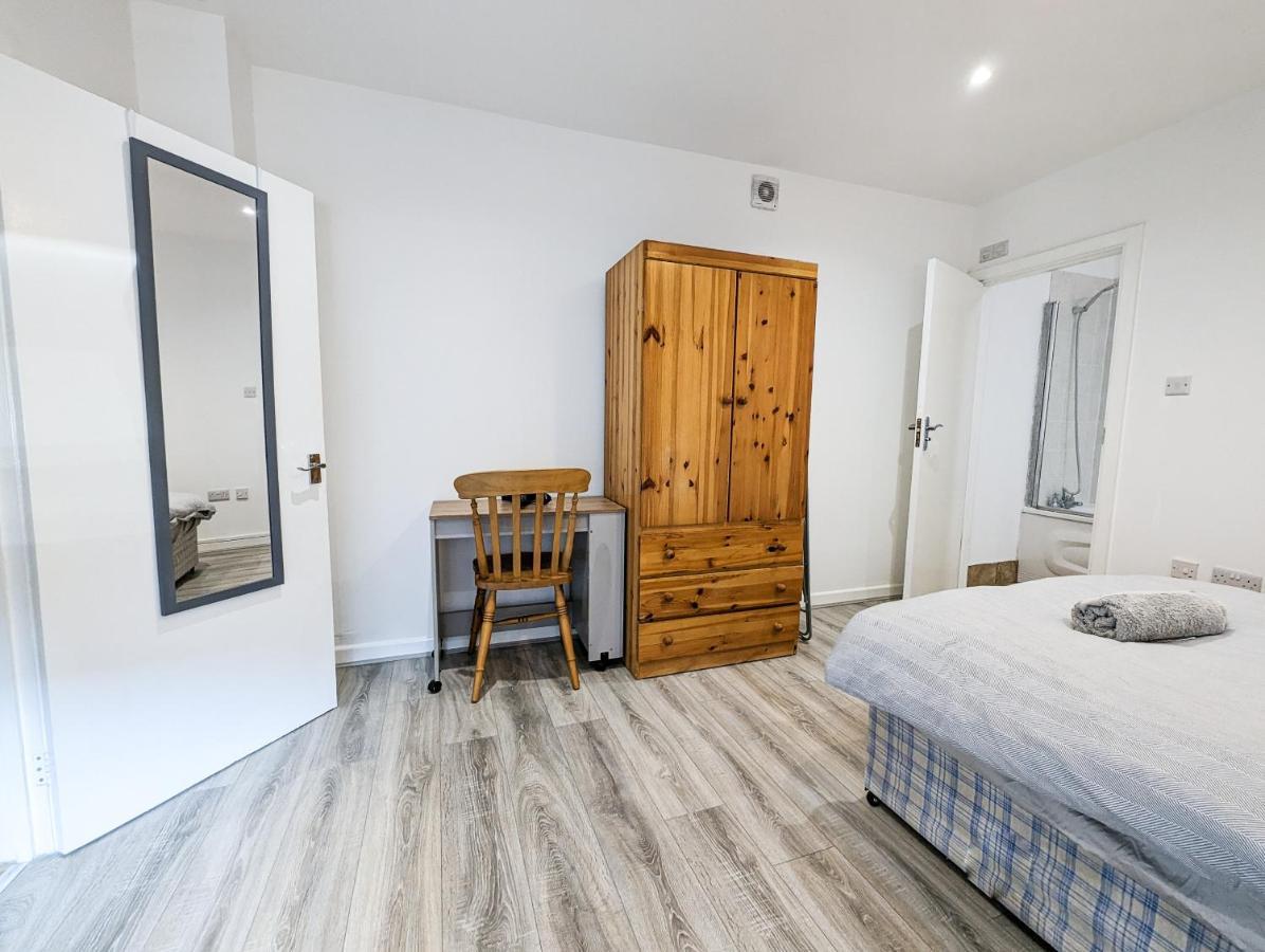 Cozy Central Apartments - With Private Kitchens & Bathrooms Portsmouth Extérieur photo