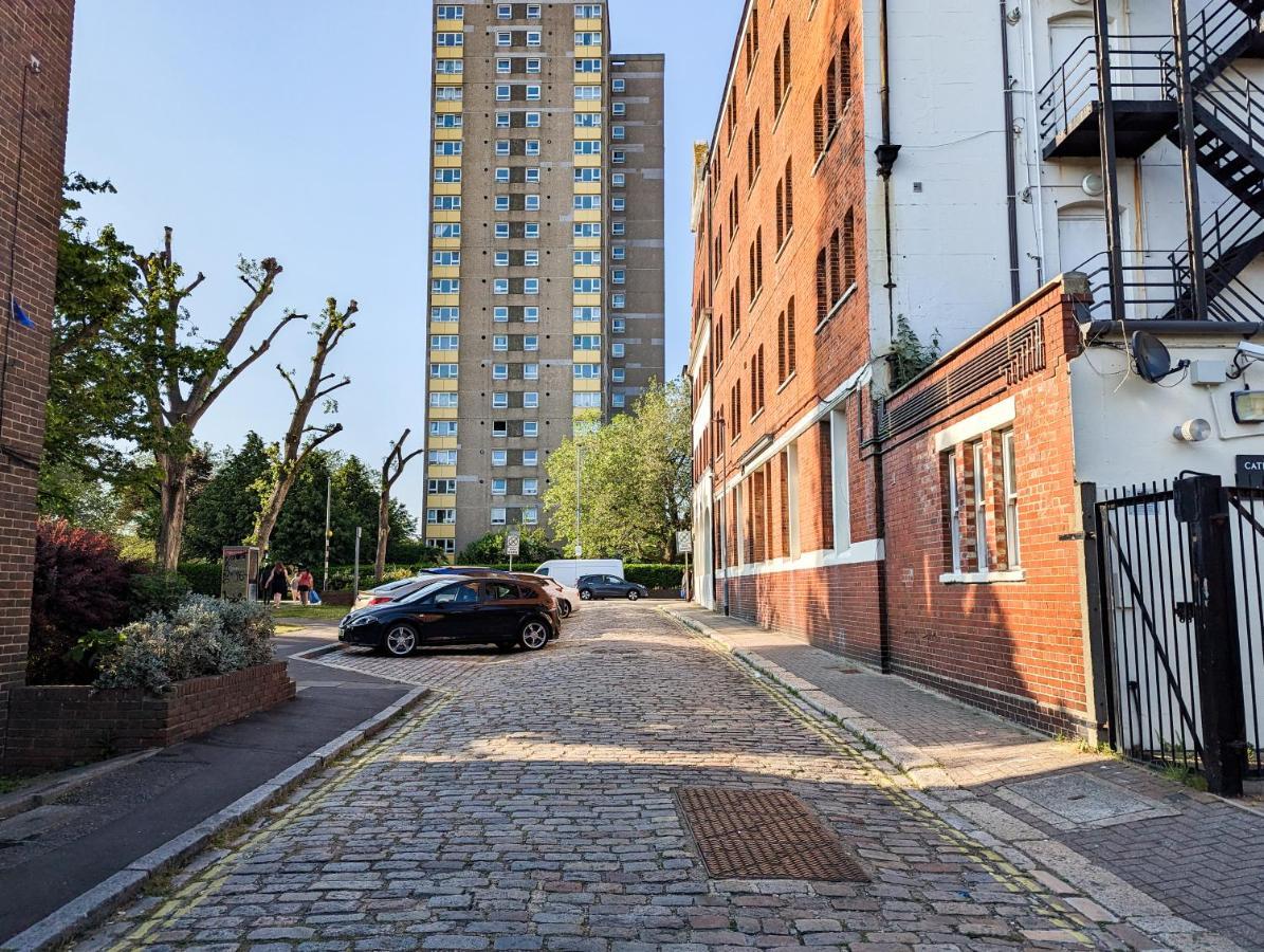 Cozy Central Apartments - With Private Kitchens & Bathrooms Portsmouth Extérieur photo