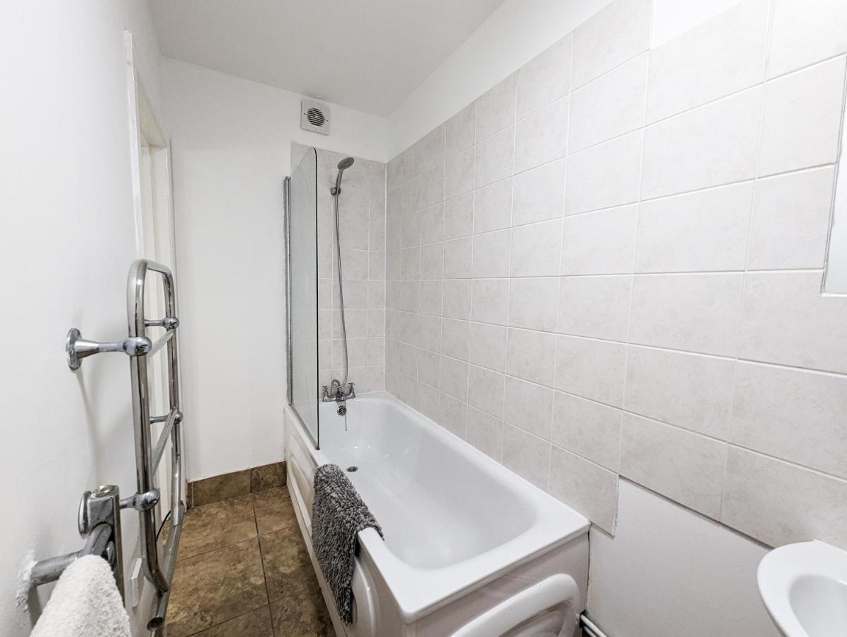 Cozy Central Apartments - With Private Kitchens & Bathrooms Portsmouth Extérieur photo