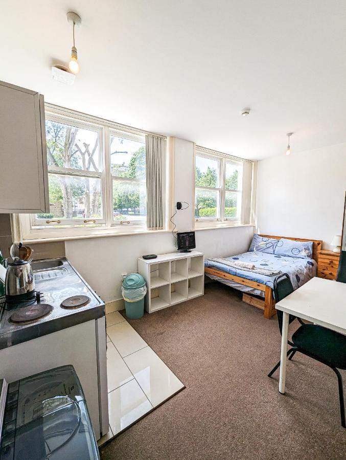 Cozy Central Apartments - With Private Kitchens & Bathrooms Portsmouth Extérieur photo