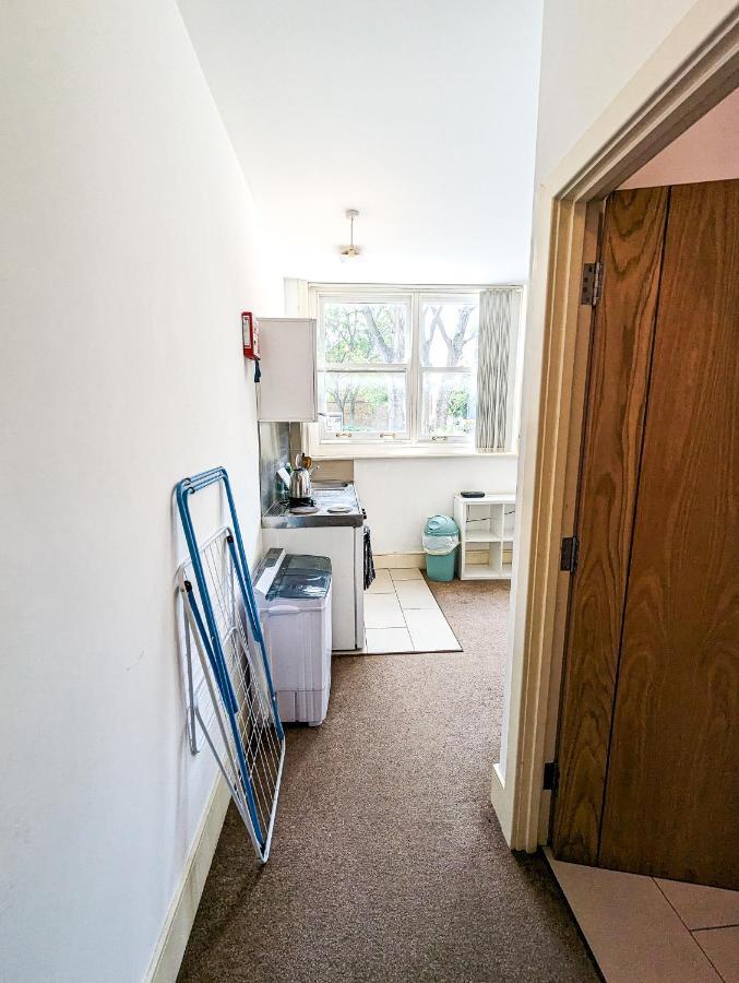 Cozy Central Apartments - With Private Kitchens & Bathrooms Portsmouth Extérieur photo